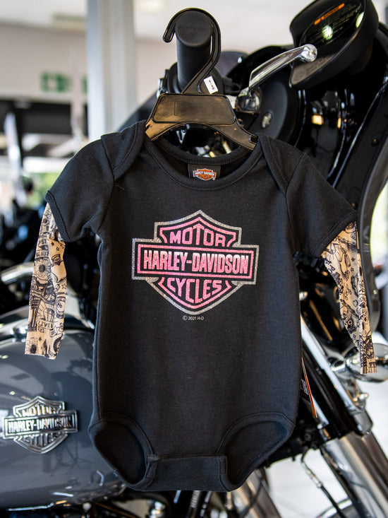 Harley-Davidson® Schwarzer Creeper mit Tattoo-Ärmeln für Kleinkinder, Mädchen, 3000153