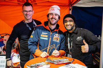 Das Team von Iron City Motorcycles im Showroom