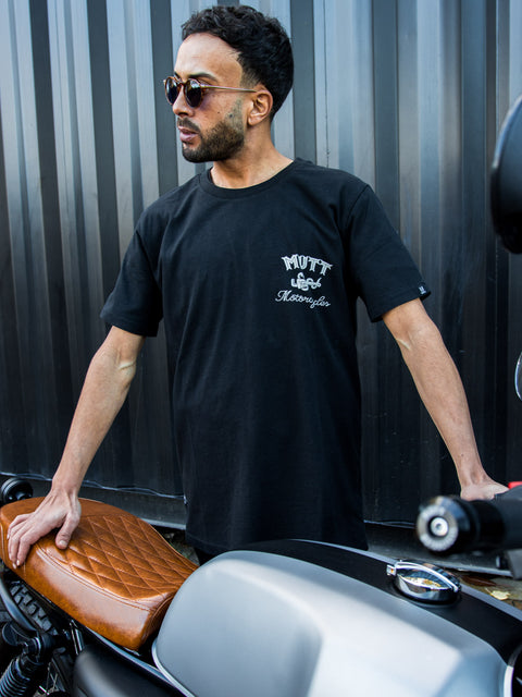 T-Shirt mit Schlangenlogo von Mutt MMCUA0221D1040BLK