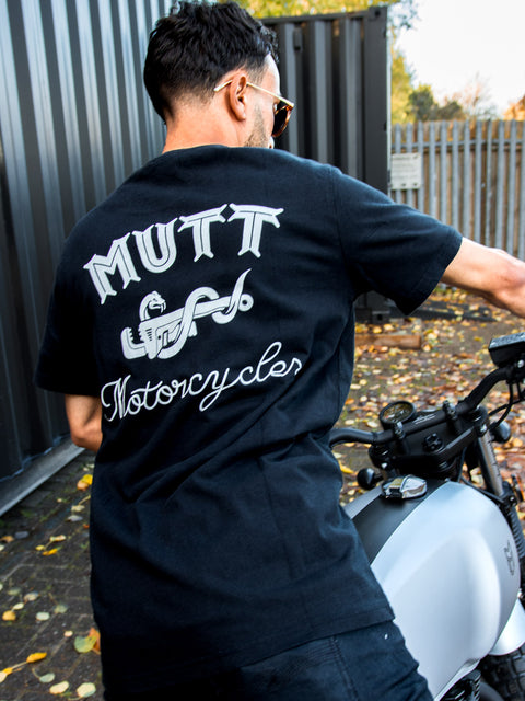 T-Shirt mit Schlangenlogo von Mutt MMCUA0221D1040BLK